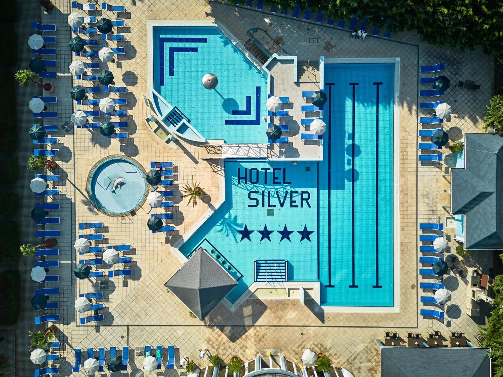 ホテル シルバー ハイデゥソボスロー エクステリア 写真